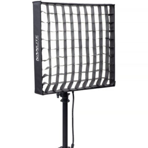 Imagen del panel LED Nanlite PavoSlim 240C RGBWW de 240W con softbox y eggcrate